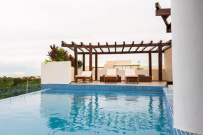 Spacious Penthouse with pool